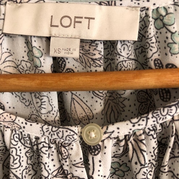 Loft Sz XS Peasant Boho Top Blouse Floral Neutral Keyhole Ruffled Cottagecore - Picture 7 of 9